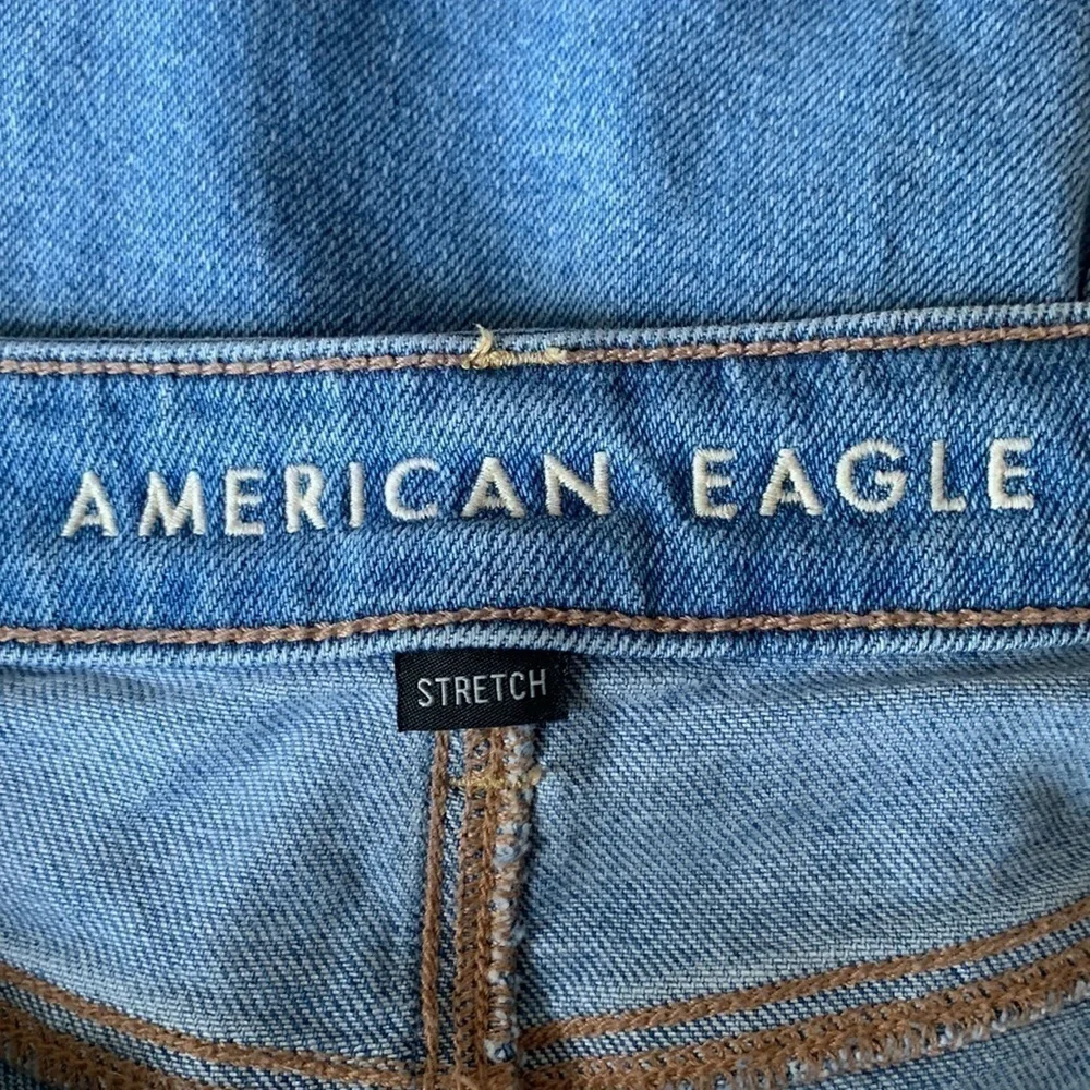 American Eagle "Mom Jean" Blue Jeans Size 4 Long #410 - Picture 5 of 12